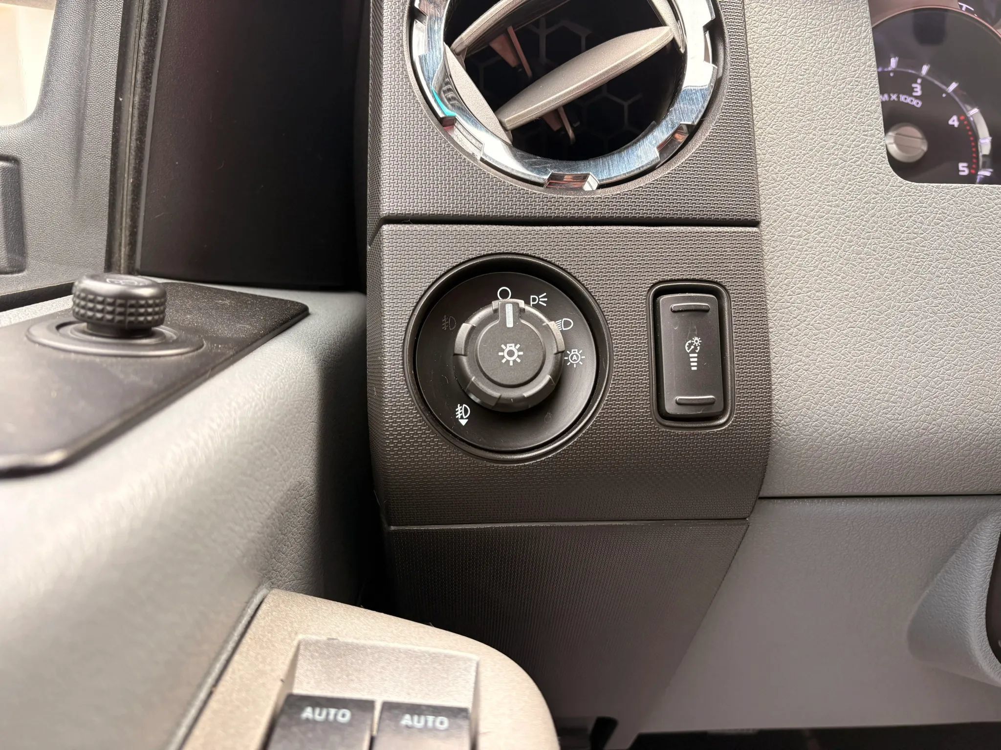 Used 2015 Ford F250 XLT w/ XLT Value Package AWD/4WD image 29