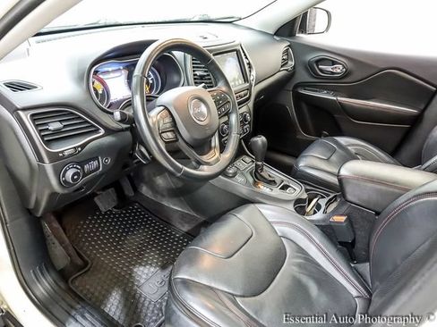 Used 2019 Jeep Cherokee Trailhawk AWD/4WD image 9