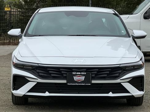 New 2026 Hyundai Elantra SE FWD image 3