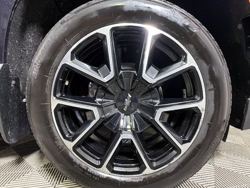 Used 2022 Chevrolet Suburban RST w/ Sport Performance Package RWD image 39