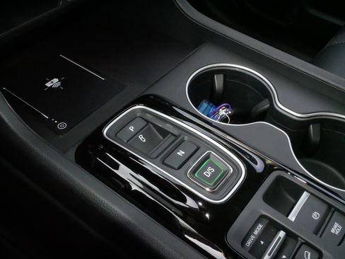 Certified 2025 Honda Pilot Touring image 24