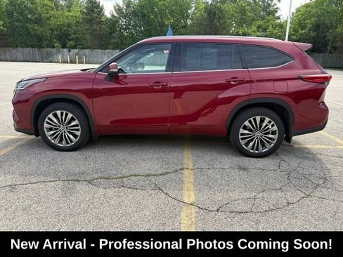 Used 2021 Toyota Highlander Platinum AWD/4WD image 2