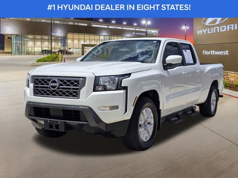 Used 2022 Nissan Frontier SV w/ Technology Package RWD image 2