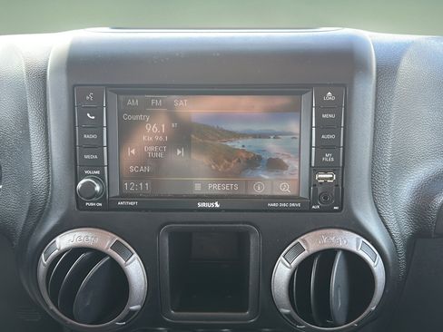 Used 2015 Jeep Wrangler Unlimited Sport w/ Connectivity Group AWD/4WD image 11