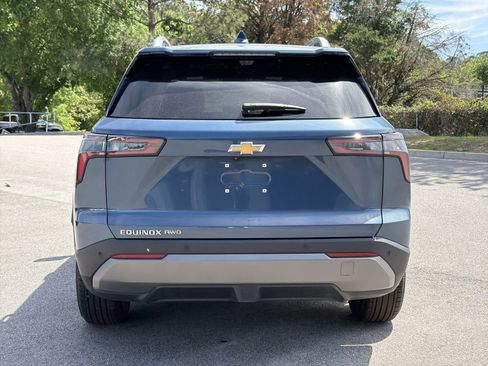 Used 2025 Chevrolet Equinox LT w/ Convenience Package II image 9