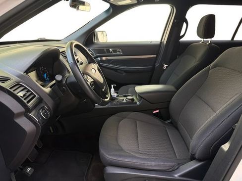 Used 2018 Ford Explorer XLT AWD/4WD image 10
