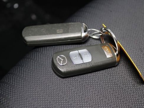 Used 2016 MAZDA MAZDA3 i Sport image 12