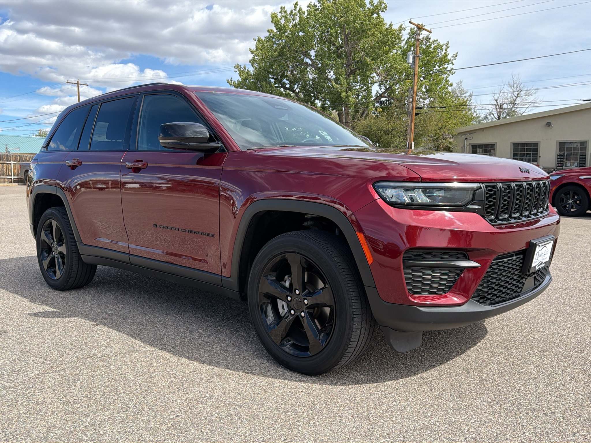Used 2023 Jeep Grand Cherokee Altitude AWD/4WD image 5