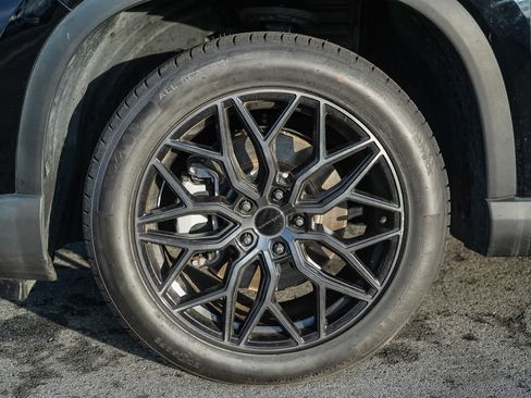 Used 2025 Honda Pilot Elite image 11