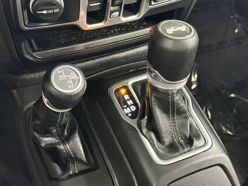 Used 2024 Jeep Wrangler Unlimited Sahara AWD/4WD image 46