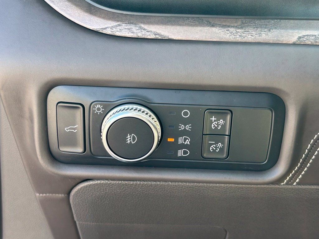 Used 2020 Ford Explorer Platinum w/ Premium Technology Package AWD/4WD image 22