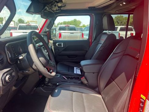 Used 2024 Jeep Gladiator Rubicon w/ Convenience Group AWD/4WD image 15