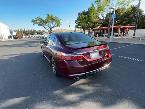 Used 2017 Honda Accord Touring image 7