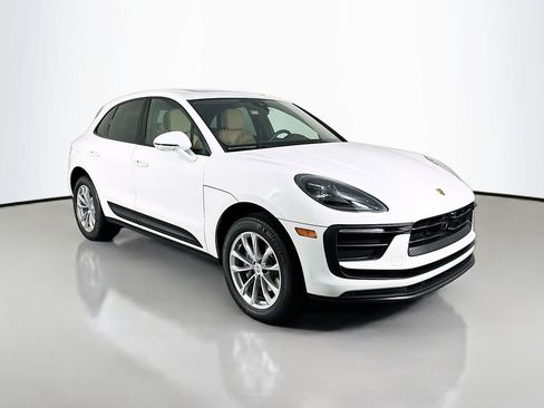Used 2025 Porsche Macan image 7