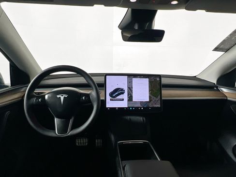 Used 2024 Tesla Model Y Long Range image 25