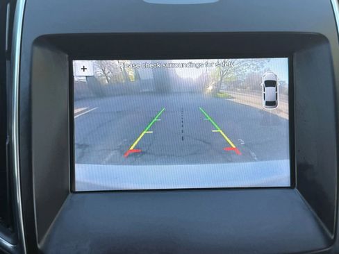 Used 2018 Ford Edge Titanium image 17