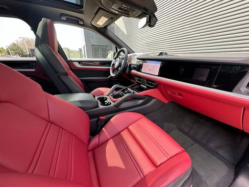 Certified 2026 Porsche Cayenne AWD/4WD image 39