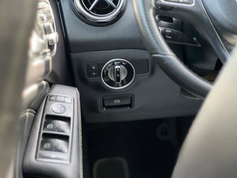 Used 2020 Mercedes-Benz GLA 250 4MATIC image 11