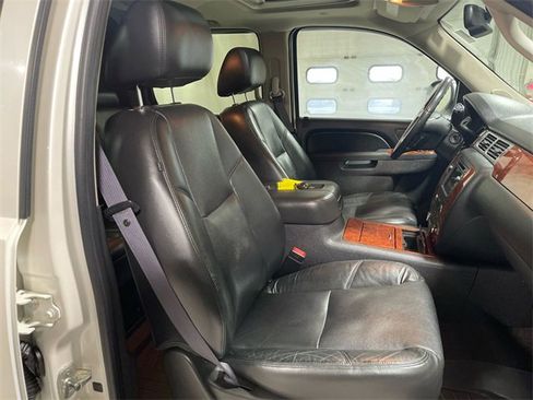 Used 2011 Chevrolet Avalanche LTZ image 25