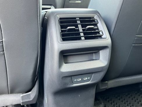 New 2026 Volkswagen Tiguan SE R-Line AWD/4WD image 35