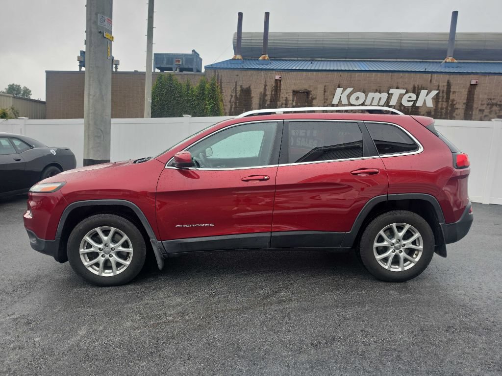 Used 2015 Jeep Cherokee Latitude w/ Cold Weather Group AWD/4WD image 11