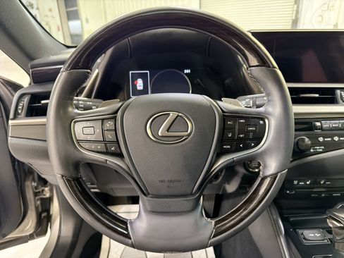 Used 2019 Lexus ES 350 w/ Ultra Luxury Package image 13