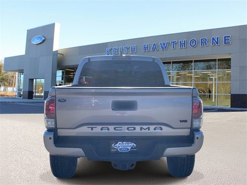 Used 2021 Toyota Tacoma TRD Sport w/ Technology Package image 5