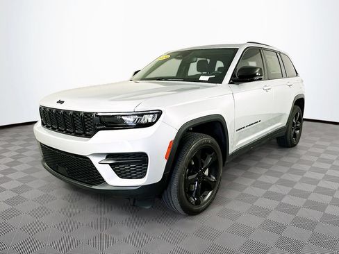 Certified 2024 Jeep Grand Cherokee Altitude AWD/4WD image 6