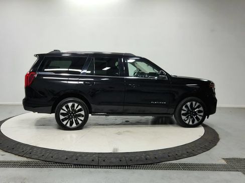 Used 2025 Ford Expedition Platinum w/ Driver's Package AWD/4WD image 9