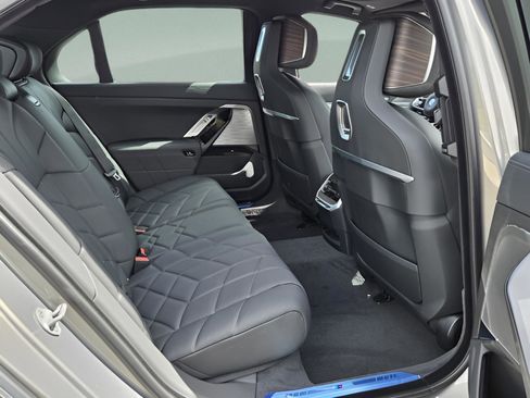 New 2025 BMW i7 xDrive60 image 14