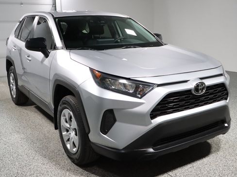 Used 2022 Toyota RAV4 LE image 5
