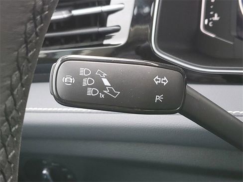 New 2025 Volkswagen Jetta SEL image 23