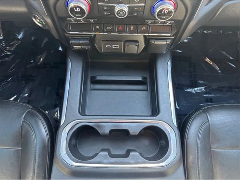 Used 2020 GMC Sierra 1500 SLT RWD image 32
