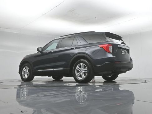 Certified 2023 Ford Explorer XLT RWD image 4
