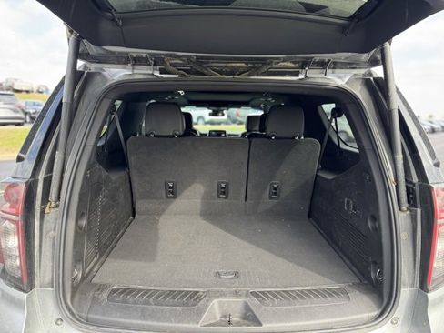 Used 2024 Chevrolet Suburban LT w/ LT Signature Plus Package image 10