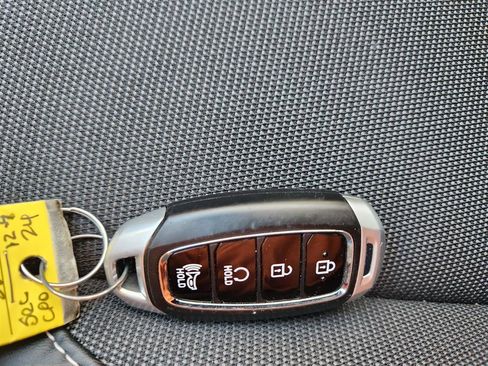 Certified 2024 Hyundai Venue Limited image 39