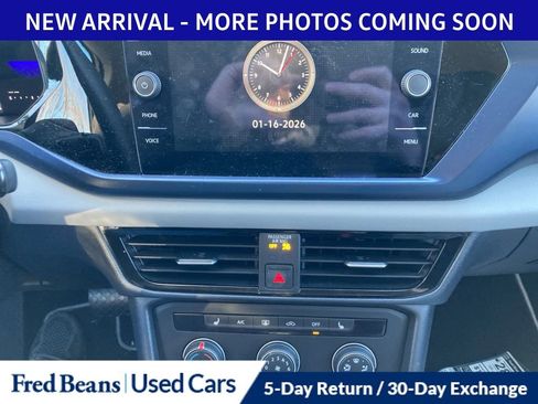 Used 2022 Volkswagen Taos SE w/ Panoramic Sunroof Package image 13