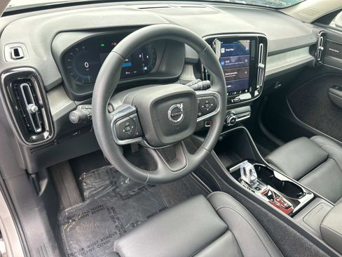 Certified 2024 Volvo XC40 B5 Ultimate w/ Climate Package image 9