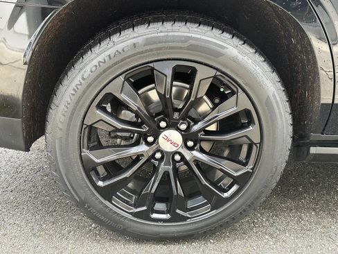 Used 2024 GMC Yukon Denali w/ Denali Reserve Package AWD/4WD image 9