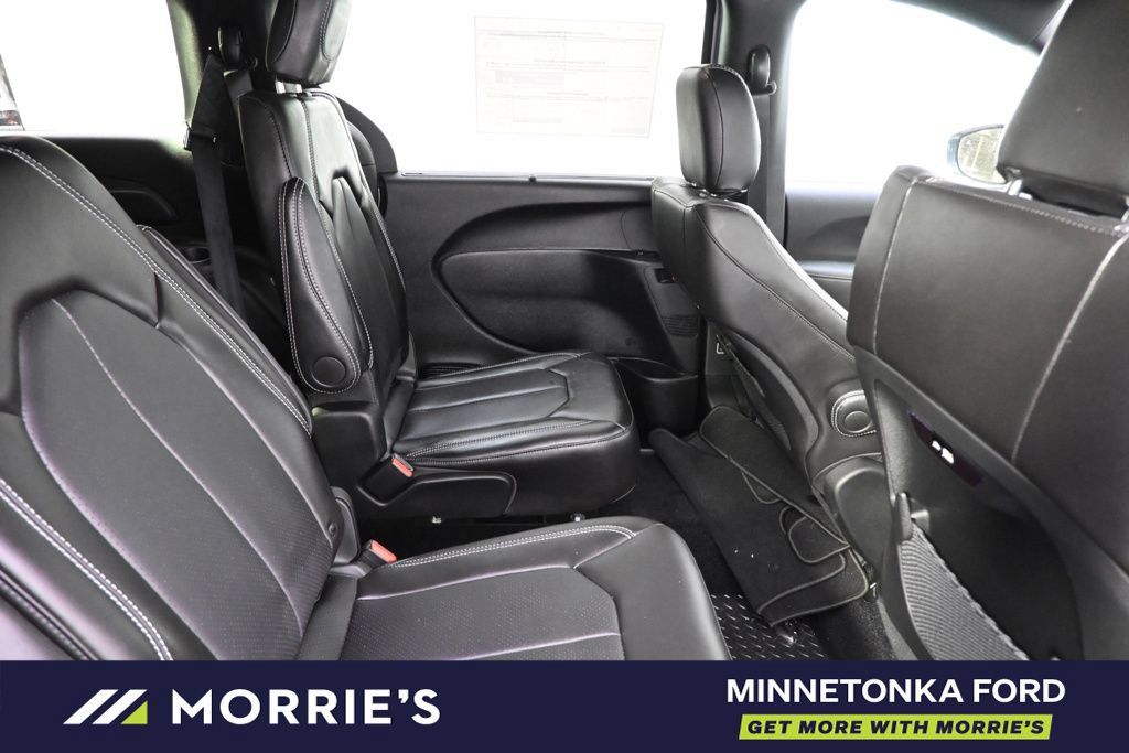 Used 2026 Chrysler Pacifica Select w/ S Appearance Package FWD image 19