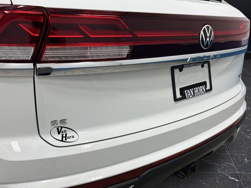 Used 2024 Volkswagen Atlas Cross Sport SE w/ Panoramic Sunroof Package AWD/4WD image 39