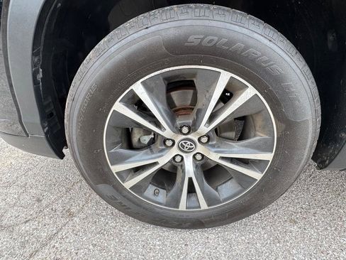 Used 2019 Toyota Highlander LE FWD image 26