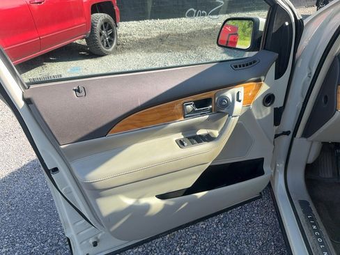 Used 2015 Lincoln MKX AWD w/ Equipment Group 101A image 8