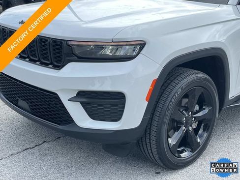 Used 2024 Jeep Grand Cherokee Altitude AWD/4WD image 9