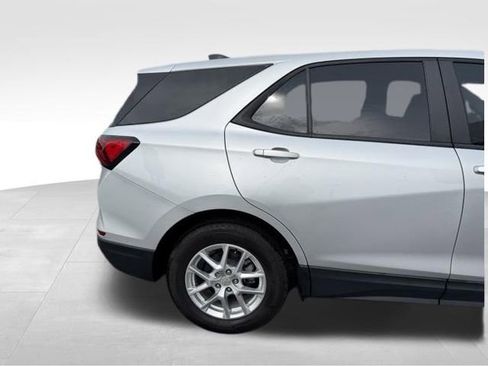 Certified 2022 Chevrolet Equinox LS w/ LS Convenience Package FWD image 4