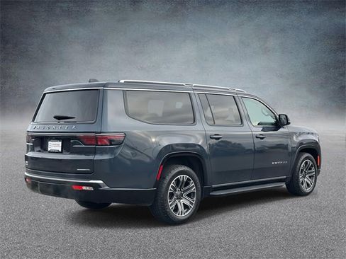 Used 2023 Jeep Wagoneer L Series II image 2