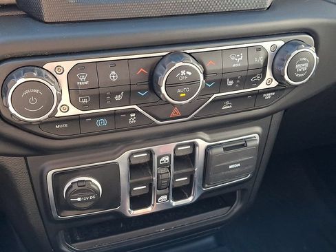 Used 2023 Jeep Wrangler Unlimited w/ Cold Weather Group AWD/4WD image 18