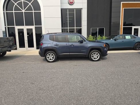 Used 2021 Jeep Renegade Latitude w/ Convenience Group AWD/4WD image 7