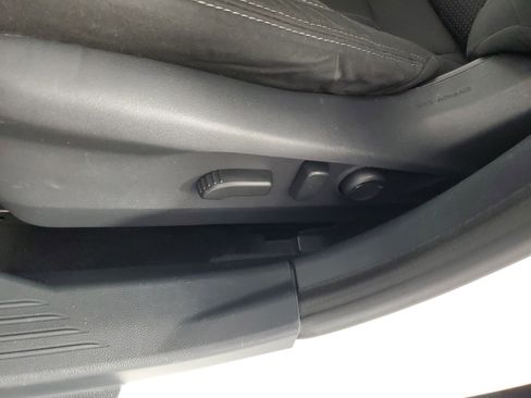 Used 2020 Subaru Outback Premium image 28