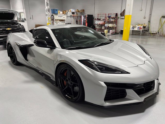 Used 2026 Chevrolet Corvette E-Ray w/ Stealth Interior Trim Package AWD/4WD image 3